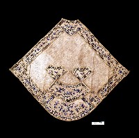 龍鳳呈祥刺繡扇形白棉肚兜藏品圖，第1張