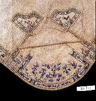 龍鳳呈祥刺繡扇形白棉肚兜藏品圖，第2張