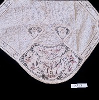 功名剛拔刺繡扇形白棉肚兜藏品圖，第2張