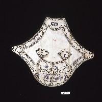 喜上眉梢刺繡圓弧雙層口袋肚兜藏品圖，第1張