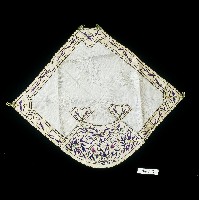 吉祥刺繡扇形灰綠色提花肚兜藏品圖，第1張