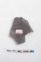 灰黑色夾砂泥質素面陶器殘片藏品圖，第2張