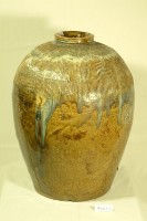 褐綠直條篦紋窄口豐肩式陶甕藏品圖，第1張