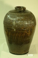 帶款黑褐釉拍打印紋窄口豐肩式陶甕藏品圖，第1張