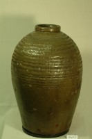 綠褐釉拍打印紋窄口豐肩式陶甕藏品圖，第1張