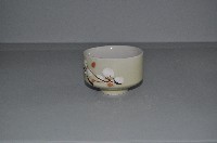 鵝黃地彩繪折枝梅花紋寬口杯藏品圖，第1張