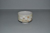 鵝黃地彩繪折枝梅花紋寬口杯藏品圖，第1張