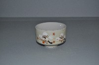 鵝黃地彩繪折枝梅花紋寬口杯藏品圖，第1張