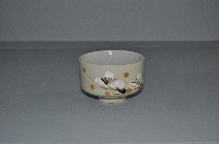 鵝黃地彩繪折枝梅花紋寬口杯藏品圖，第1張