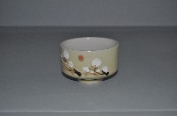 鵝黃地彩繪折枝梅花紋寬口杯藏品圖，第1張