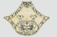 褐色吉祥繡樣肚兜藏品圖，第1張