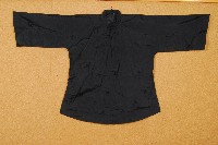 黑色花草繡樣長袖上衣藏品圖，第1張