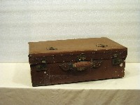 長方形鑰匙鎖式皮製行李箱藏品圖，第1張