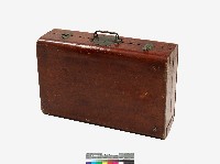 提把式帶鎖鈕木製皮箱藏品圖，第2張