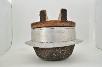 木製圓蓋鐵製大型深腹飯鍋藏品圖，第1張