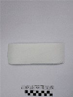 黃則修攝以石板圍圈的一處藏品圖，第2張
