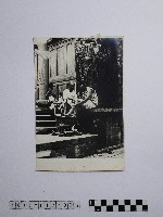 黃則修攝廟前的人群藏品圖，第1張