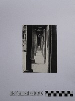 黃則修攝側邊迴廊藏品圖，第1張