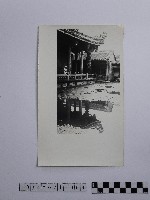 黃則修攝廟埕的倒影藏品圖，第1張
