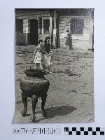 黃則修攝女子合影照藏品圖，第1張