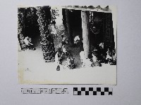 黃則修攝俯瞰廟內的人群藏品圖，第1張