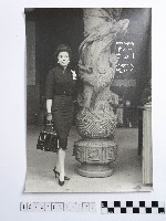 黃則修攝女子藏品圖，第1張