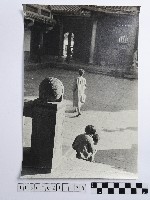 黃則修攝女子與女童藏品圖，第1張