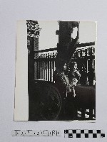 黃則修攝女子藏品圖，第1張