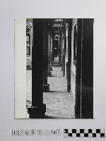 黃則修攝側邊迴廊藏品圖，第1張