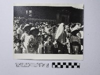 黃則修攝人群藏品圖，第1張