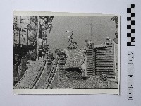 黃則修攝廟埕側拍照片藏品圖，第1張