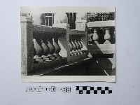 黃則修攝石雕扶手藏品圖，第1張