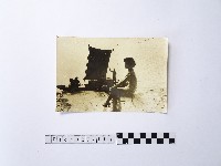 黃則修攝女子藏品圖，第1張