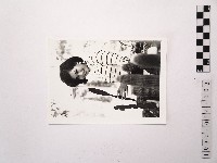 黃則修攝女藝人方欣藏品圖，第1張