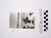 黃則修攝一名撐傘的少女1藏品圖，第1張