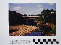 黃則修攝溪流與橋藏品圖，第1張
