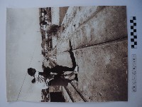 鐵軌上的女人藏品圖，第1張