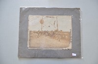 泛黃儀式隊伍黑白照片藏品圖，第1張