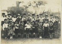 幼童活動合影老照片藏品圖，第1張