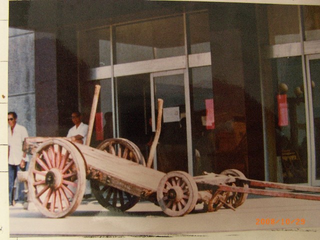 木製牛車的圖片