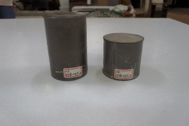 金屬製圓筒型袋蓋藥盒的圖片