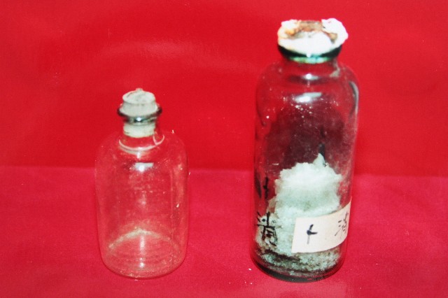 廣口短頸圓形玻璃藥瓶（一組兩件）