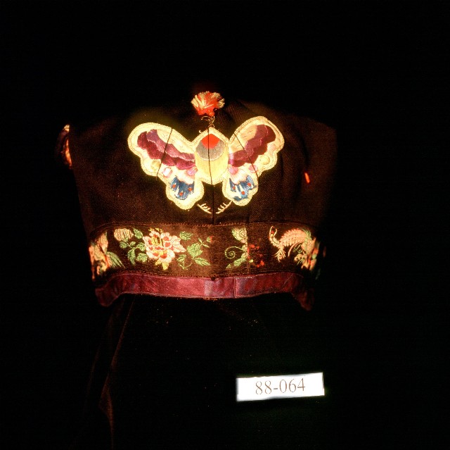黑色蝴蝶刺繡童帽的圖片