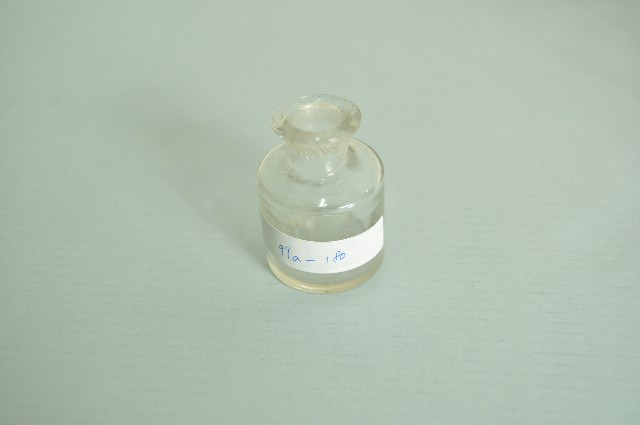 透明玻璃小型短頸瓶的圖片