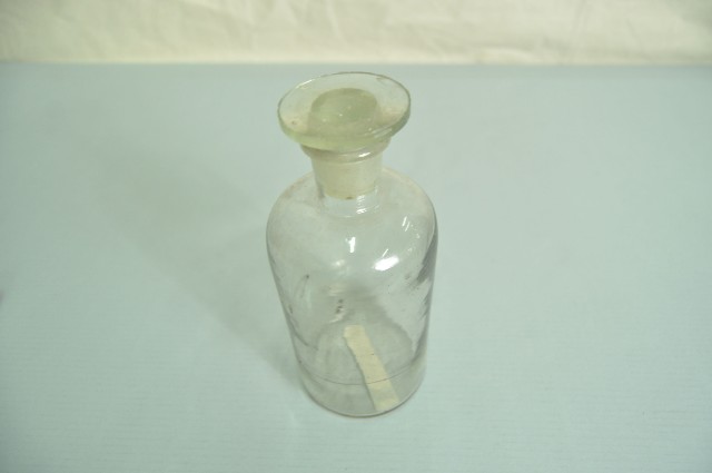 平頂塞蓋寬口短頸透明玻璃罐的圖片