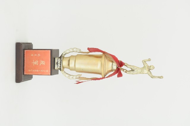 第二屆球王杯殿軍獎座的圖片