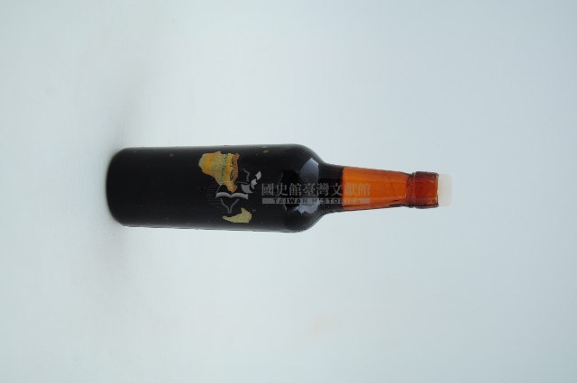 黑色不透明玻璃小型酒瓶藏品圖，第1張