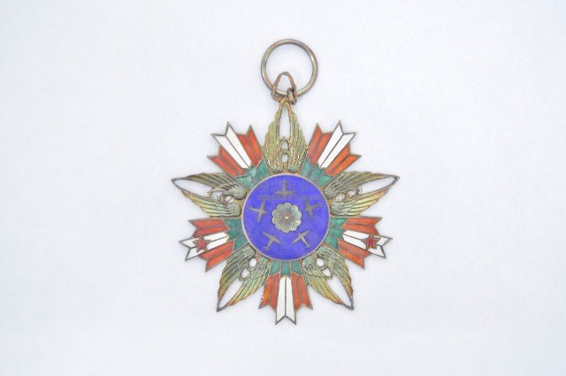 空軍復興榮譽二等勳章藏品圖，第1張