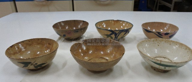 簡筆青花彩繪折枝花卉紋碗、青花竹葉紋碗（6）藏品圖，第1張