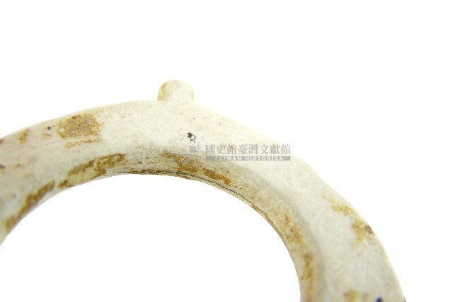 帶四突起玦形耳飾藏品圖，第2張